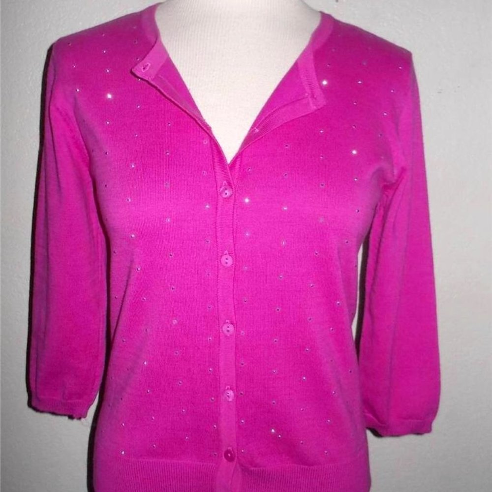 TRACY M. SIZE MEDIUM RASPBERRY PINK RHINESTONE & BUTTON FRONT CARDIGAN SWEATER